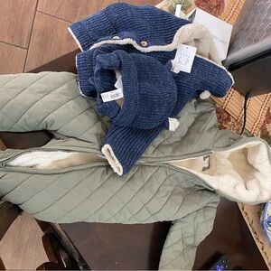 Gap winter bundle 6-12 months bit runs large